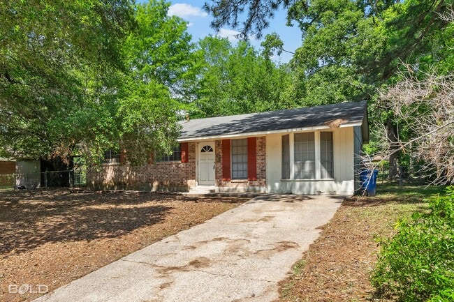 Building Photo - Great 3 Bedroom Home in Southern Hills!