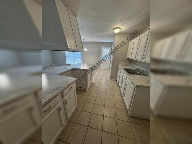 Building Photo - 6300 Buckingham Trail