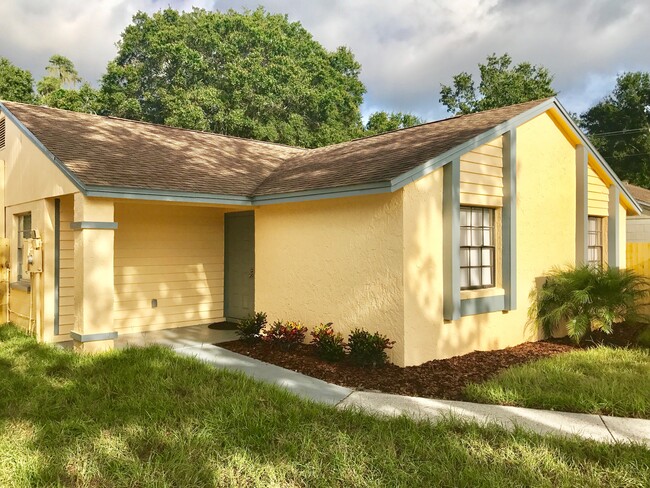 Building Photo - 16205 Lakehead Ct