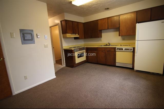 Building Photo - 396 S Saturn Ave