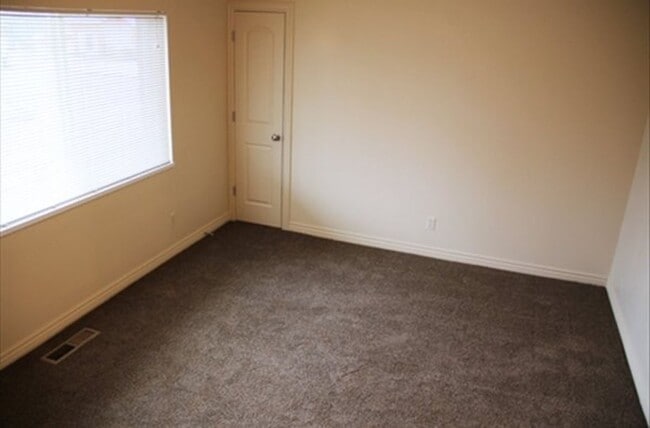 Building Photo - Ada-315 E 600 S Springville, UT 84663