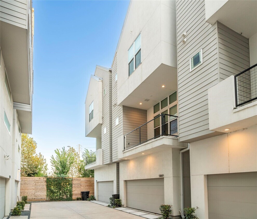 Foto principal - 5869 E Post Oak Ln