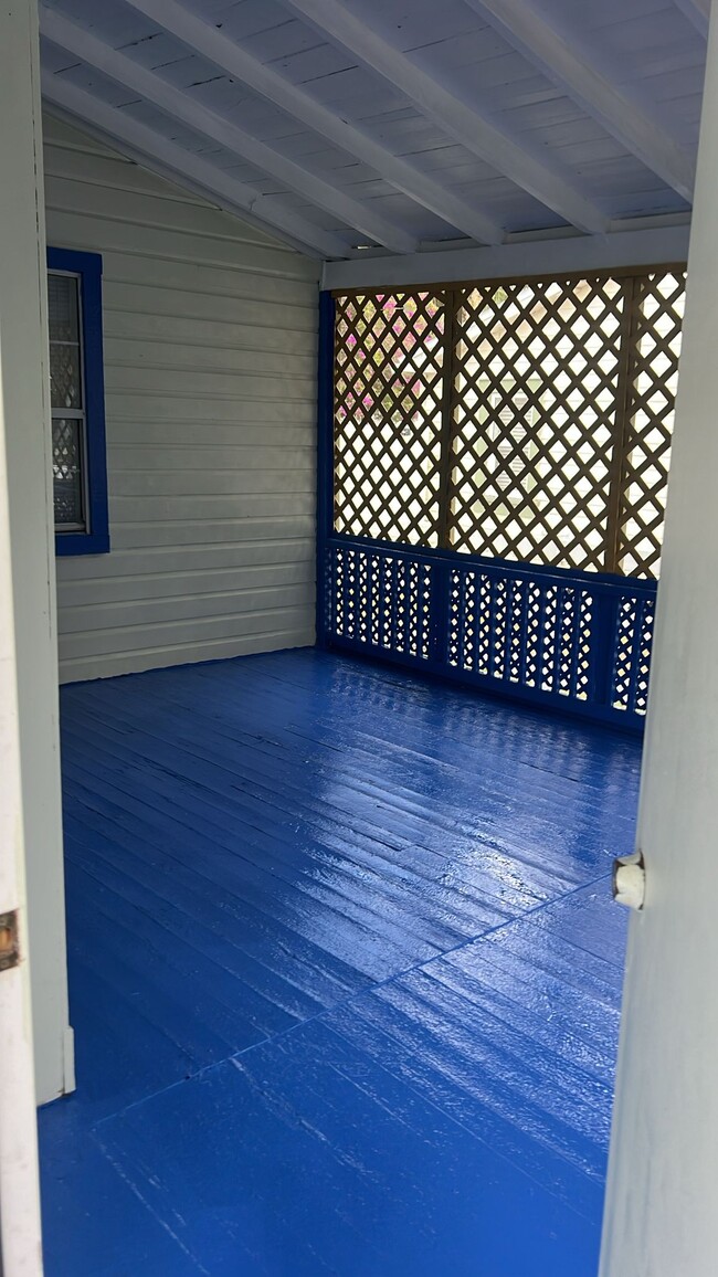 Building Photo - 131 Cottage Ln