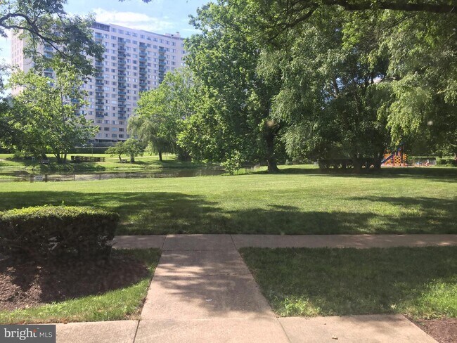 Foto del edificio - 10316 ROCKVILLE Pike