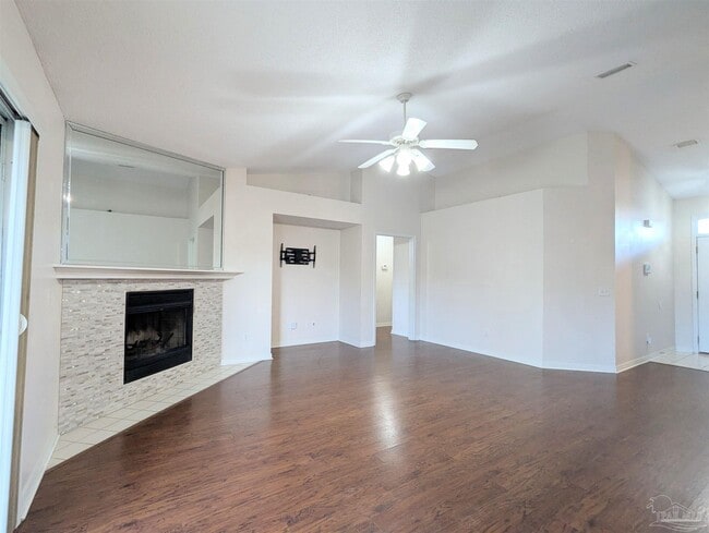 Foto del edificio - 1145 Freeboard Blvd