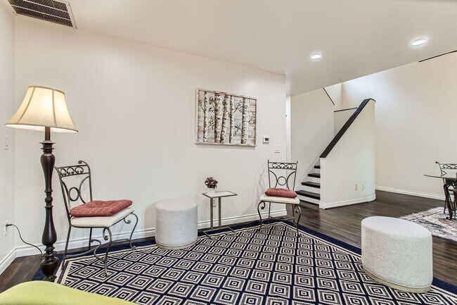 Foto del edificio - Beautifully Updated 2 Bedroom, 1.5 Bathroo...