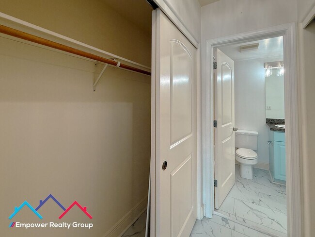 Foto del edificio - Spacious 3 Bedroom 2 Baths Corner Condo