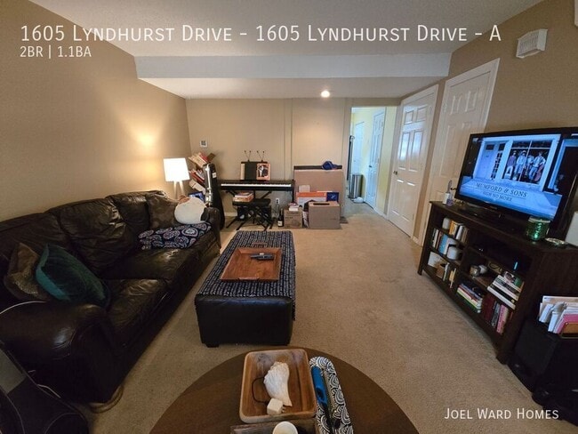 Building Photo - 1605 Lyndhurst Dr