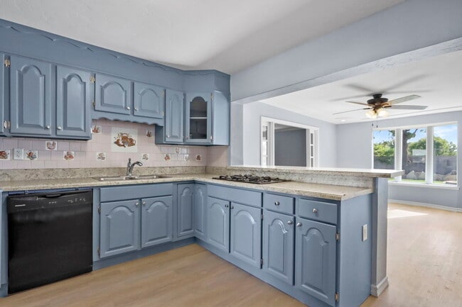 Building Photo - 390 Arvin Cir