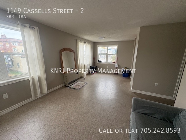 Building Photo - 3 Bedroom Second Floor Apartment