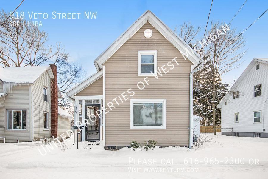 Primary Photo - Tours Estimated to Begin 11/22 | 3 Bedroom...