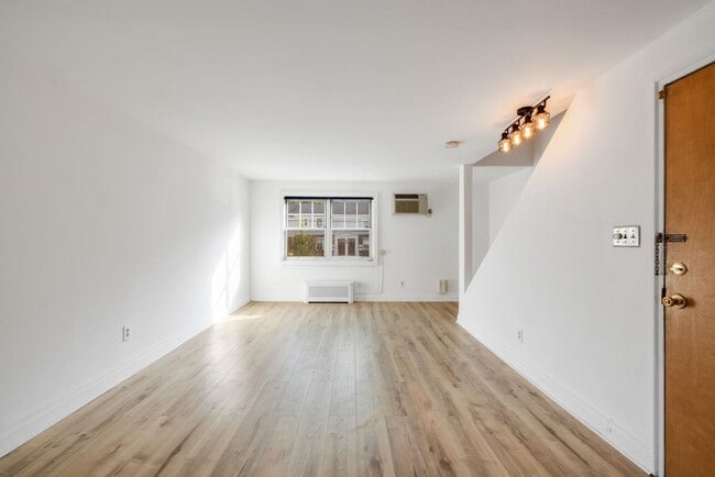 Building Photo - 25 Hastings Ave