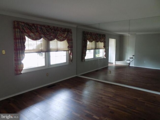Building Photo - 702 Towne Center Dr