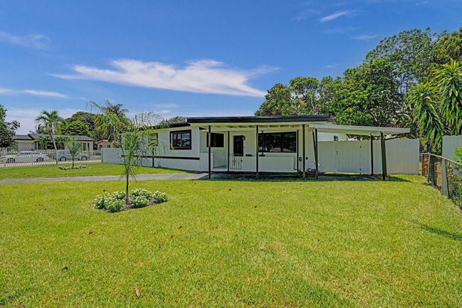 Foto del edificio - 18600 NW 11th Rd