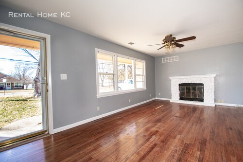 Building Photo - 712 N Walker Ln