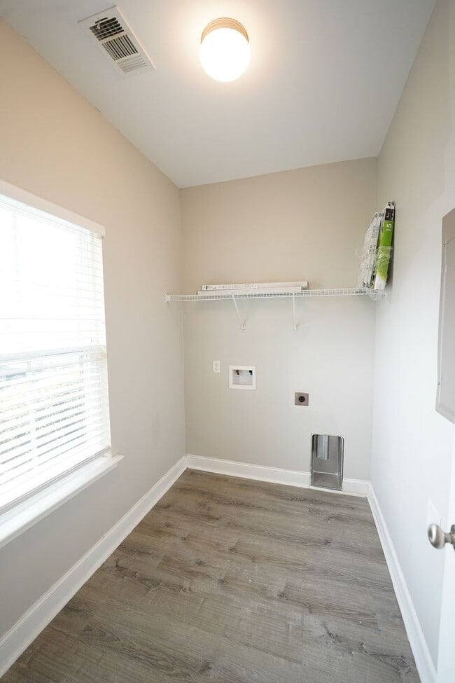 Foto del edificio - Available Now!