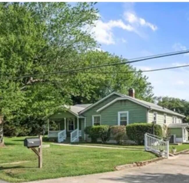 Building Photo - 103 Southview Dr