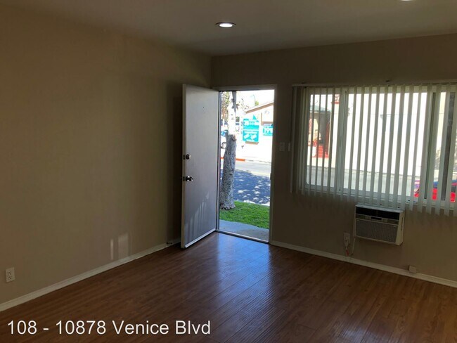 Foto del edificio - 10878 Venice Blvd