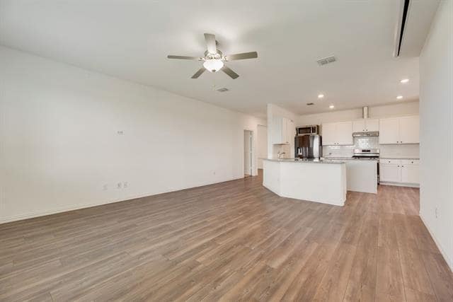 Building Photo - 7109 Crepe Myrtle Ave