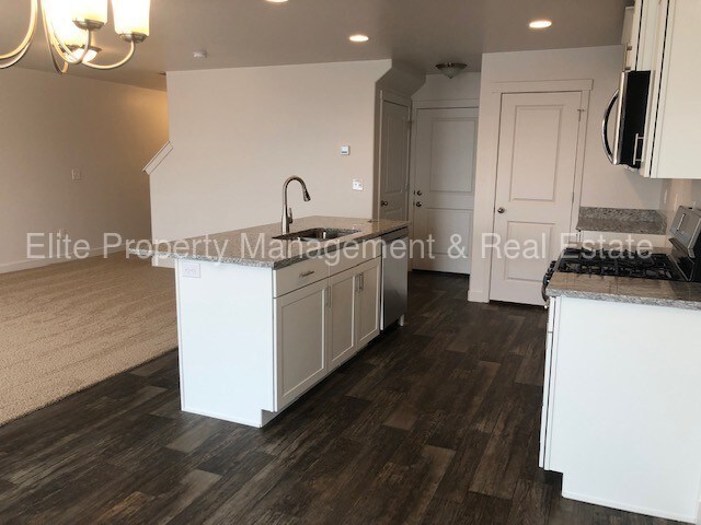 Building Photo - 14907 Beckenbauer Ave