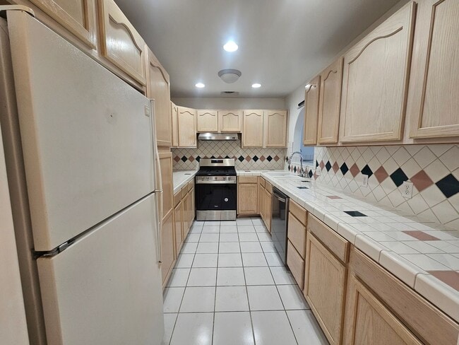 Foto del edificio - 1649 Sargent Pl