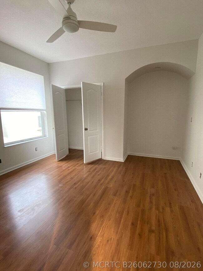 Foto del edificio - 880 NW Waterlily Pl