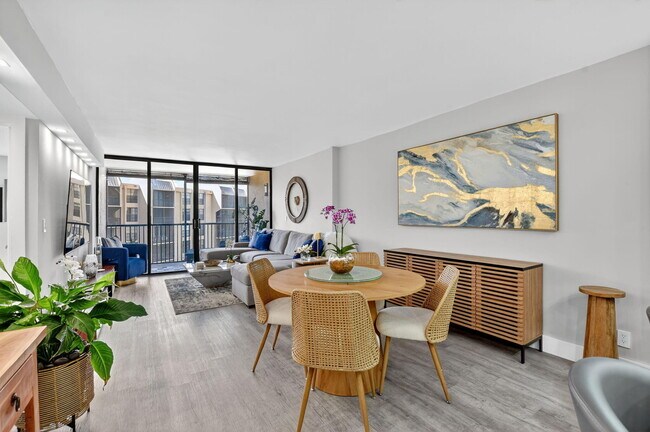 Building Photo - 20 Royal Palm Way