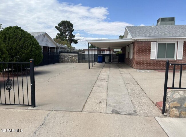 Foto del edificio - 6447 Navajo Ave