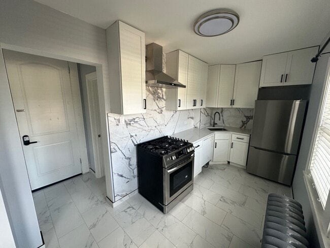 Building Photo - 6 S Monterey Ave