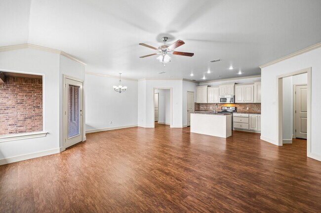 Foto del edificio - Beautifully Updated 3-Bed, 2-Bath, 2-Car Garage Duplex in Prime Lubbock Location!