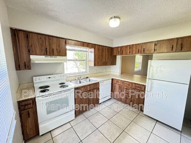 Foto del edificio - 585 N Scenic Hwy