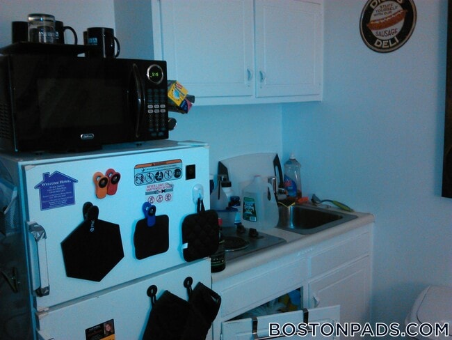 Building Photo - 854 Beacon St