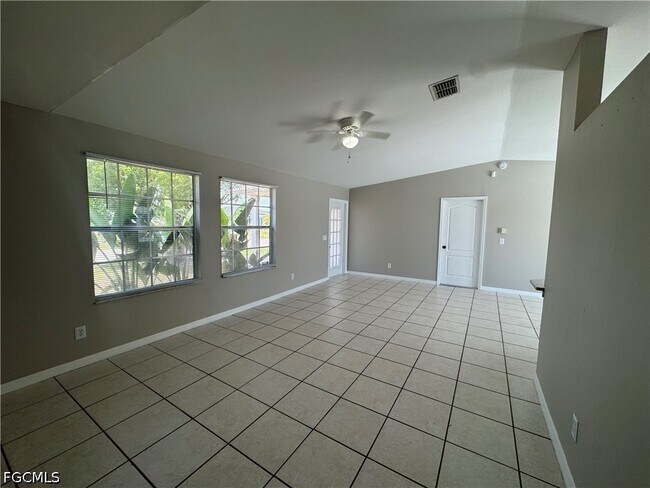 Foto del edificio - 1700 NE 12th St