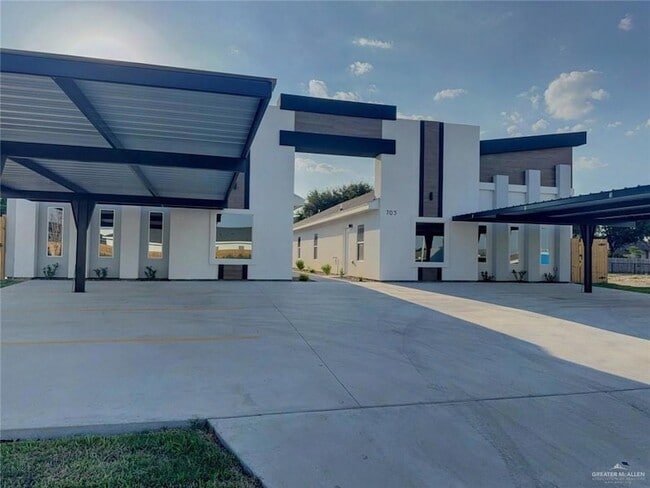 Building Photo - 705 N Emerald Ave