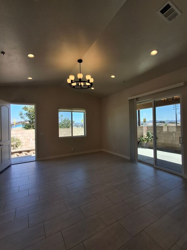 Building Photo - Beautiful 2-Bedroom, 2-Bath Home w/ Centra...