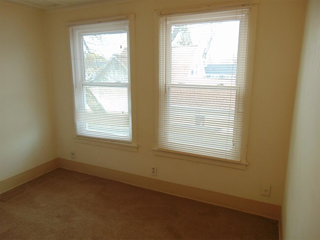 Building Photo - 1336 S Norwood Ave
