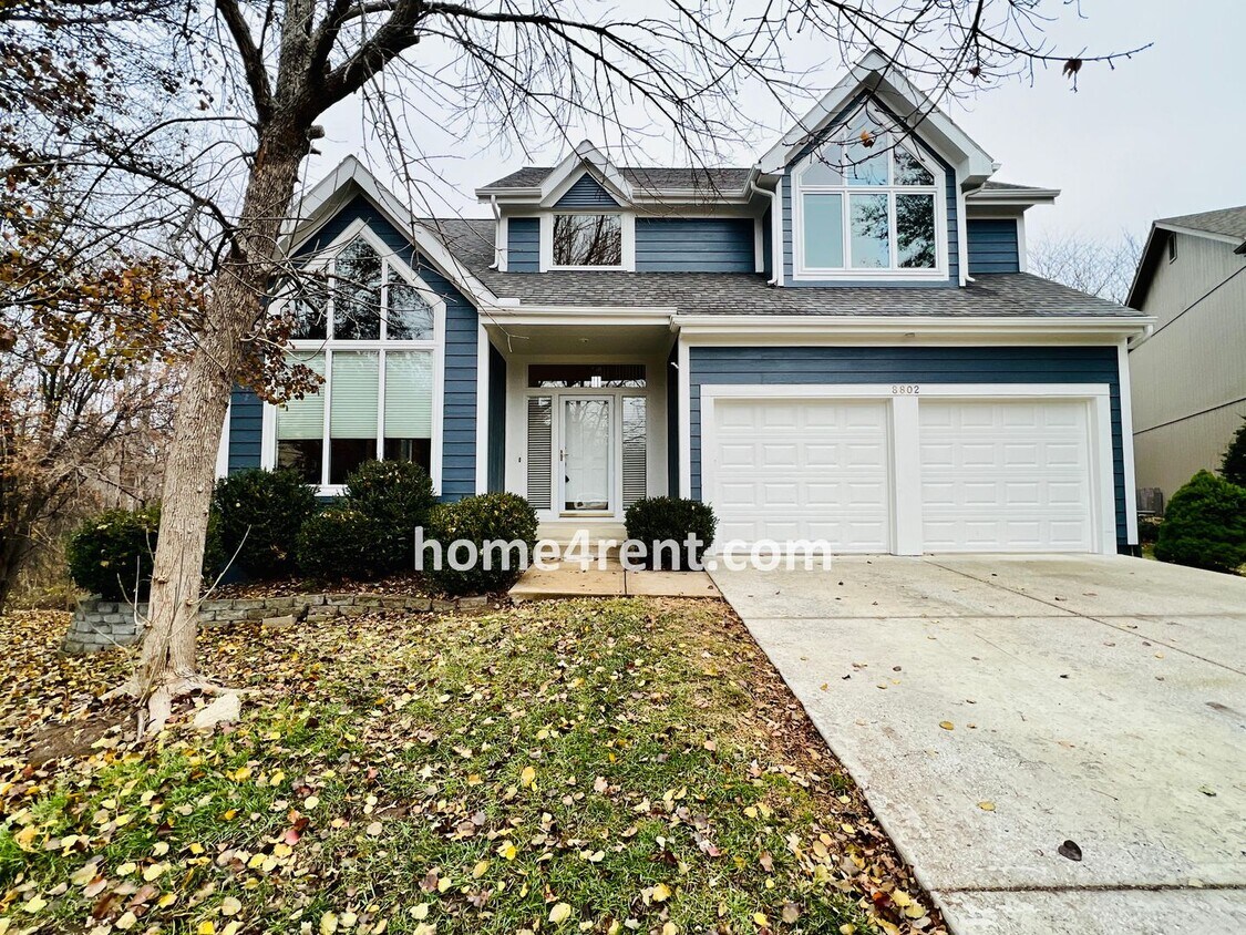 Primary Photo - Beautiful Four Bedroom Home in Blue Valley...
