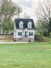 Building Photo - 407 N Everett High Rd