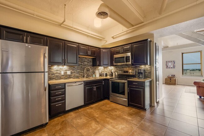 Foto del edificio - 219 Central Ave NW