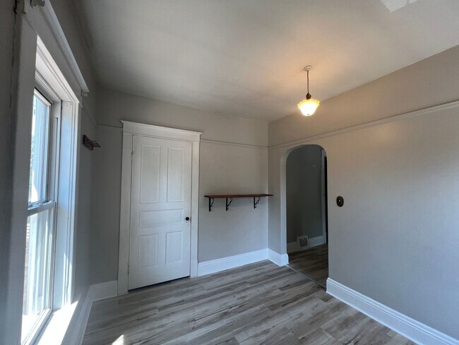 Building Photo - 703 Prospect Ave