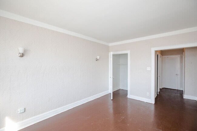 Building Photo - 5148 W 21st Pl