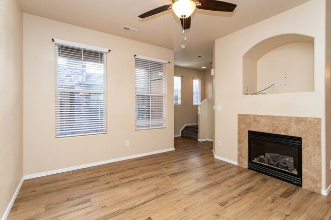 Foto del edificio - Modern 2-Bed, 2.5-Bath Townhouse in Desirable Norwood Neighborhood!