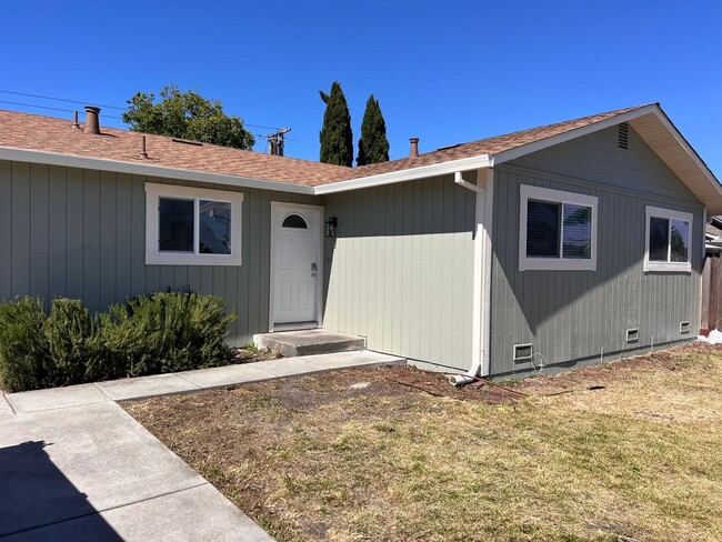 Building Photo - 3 Bedroom home for Rent