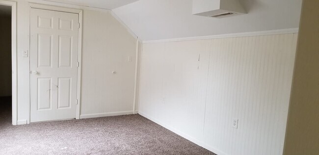 Building Photo - 303 Capri St