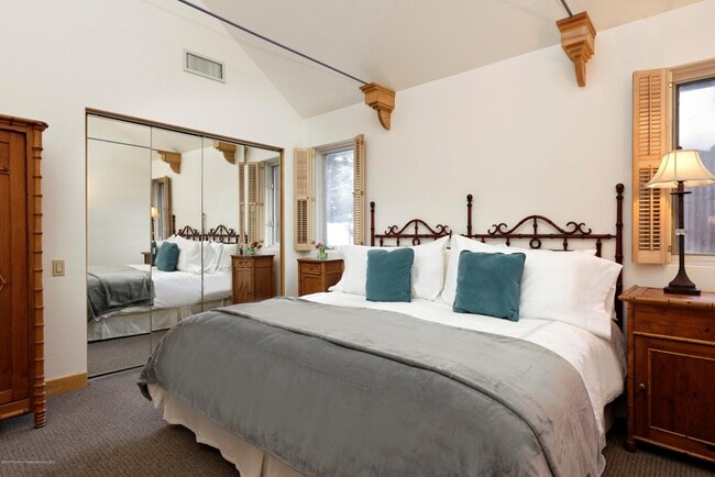 Building Photo - West End Aspen Home