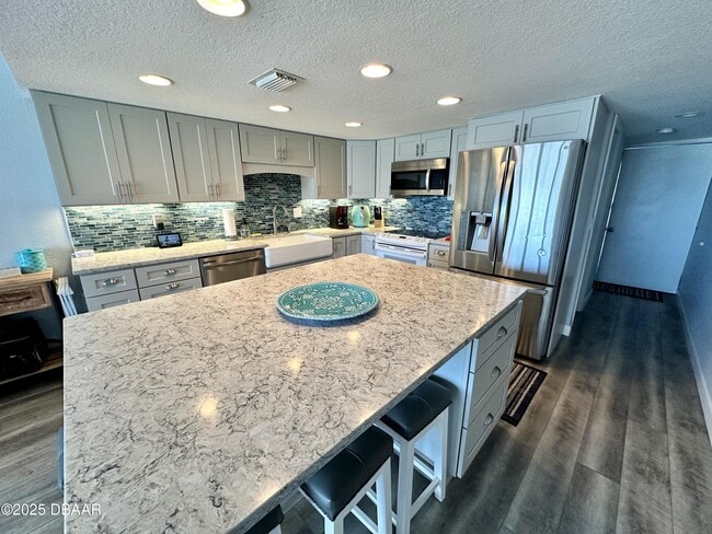 Building Photo - 4849 Saxon Dr