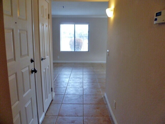 Foto del edificio - Palm Lake Villas Condo #130