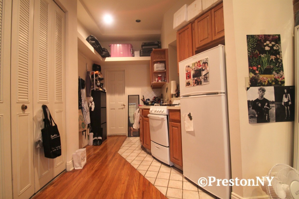 Foto del edificio - 245 E 77th St