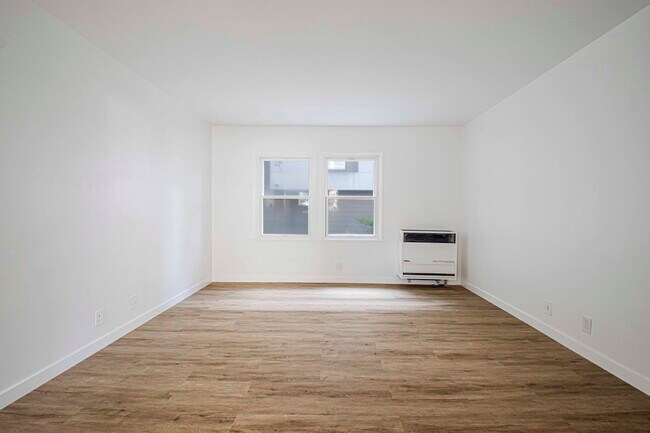 Foto del edificio - 8802 Belford Ave