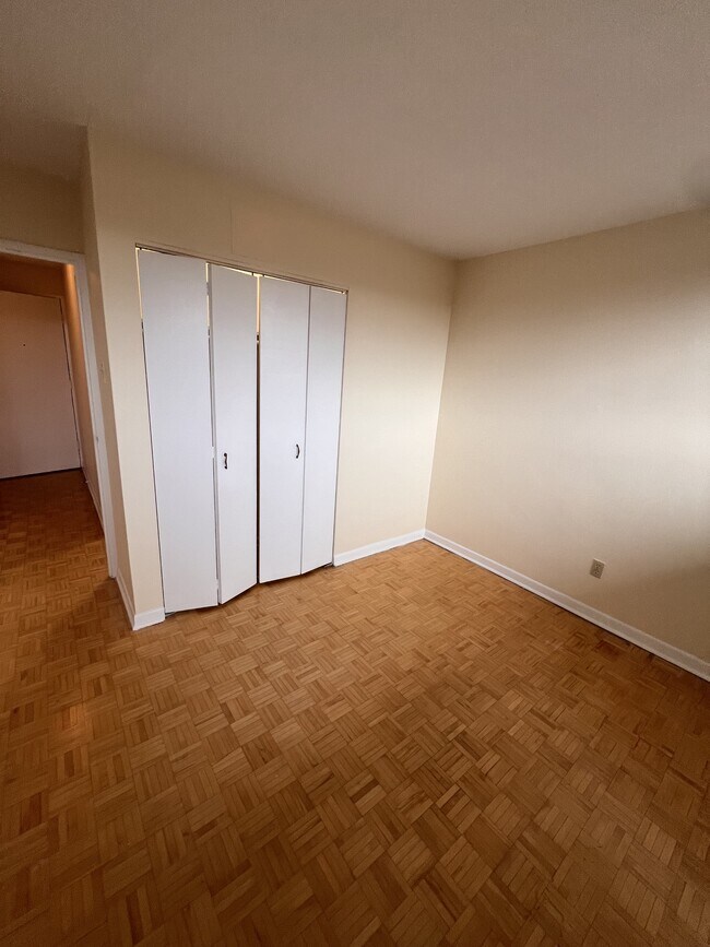 Photo du bâtiment - 345 Laurier Ave E